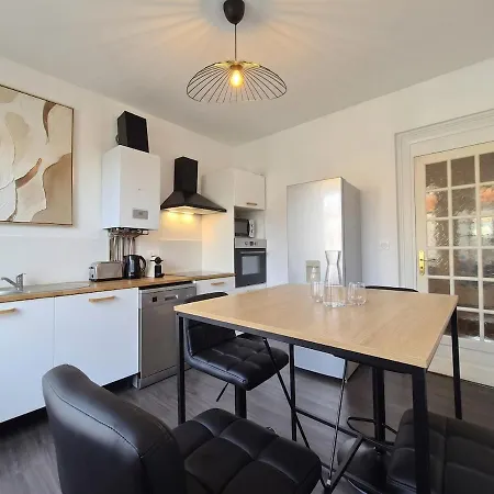 Danton, Terrace, Large Townhouse